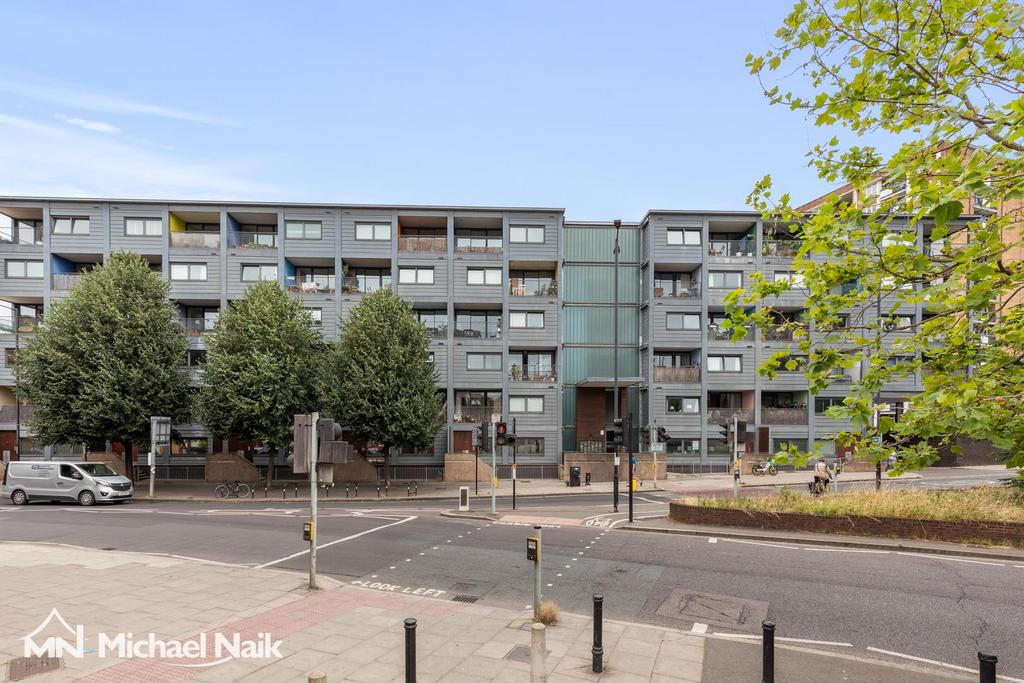 Raines Court, N16