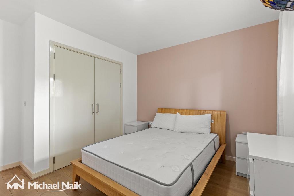 Raines Court, N16