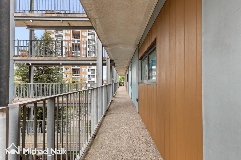 Raines Court, N16