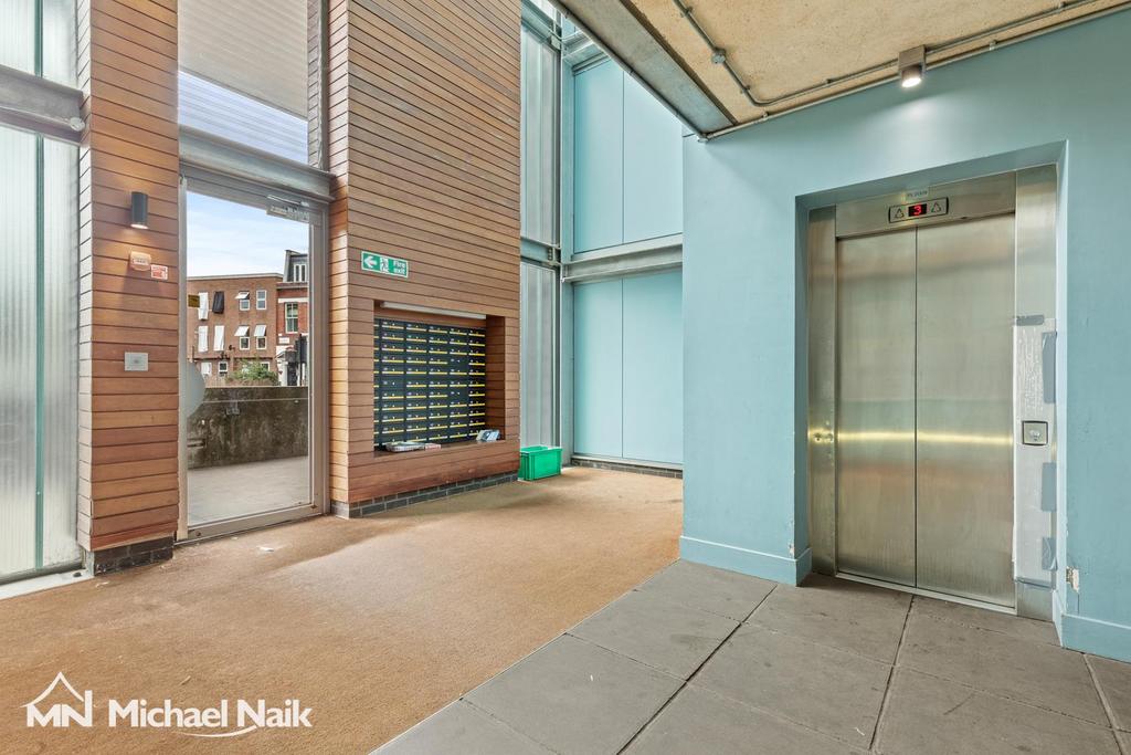 Raines Court, N16