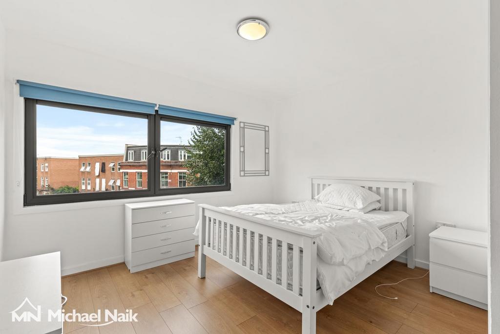 Raines Court, N16