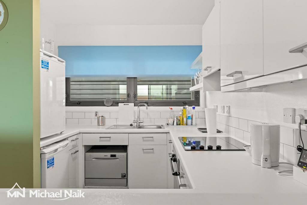 Raines Court, N16
