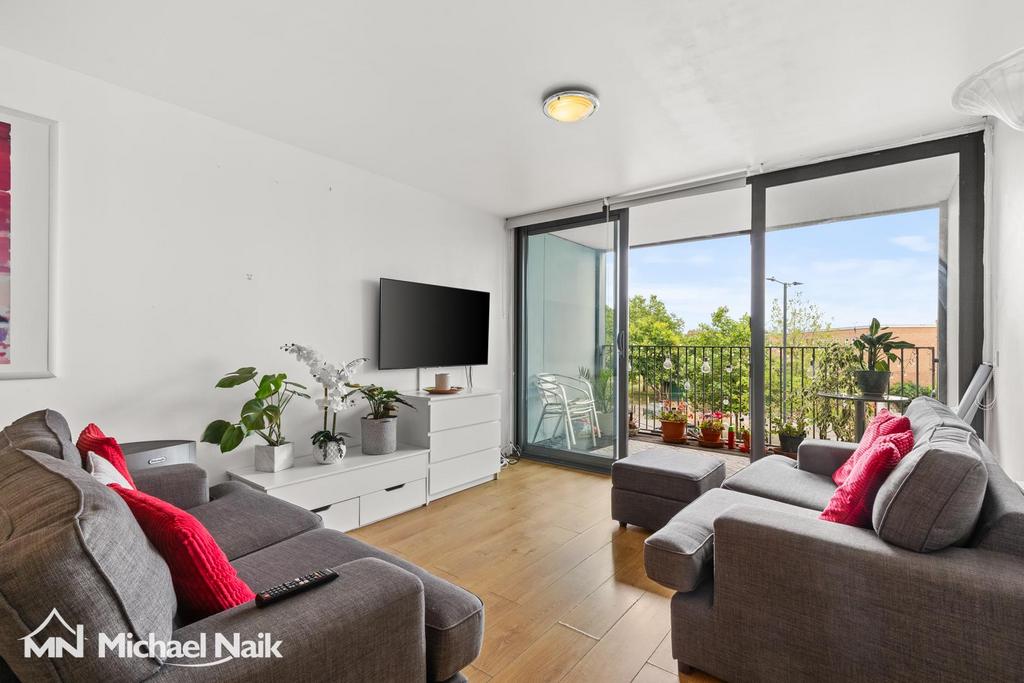 Raines Court, N16