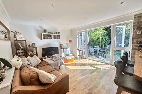 2 bedroom flat for sale, Queens Park