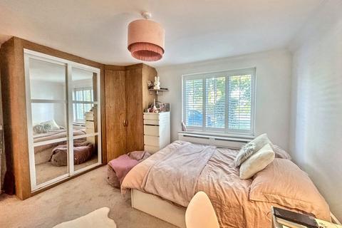 2 bedroom flat for sale, Queens Park