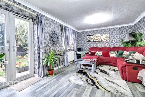 4 bedroom detached house for sale, Agincourt Road, Clacton-On-Sea