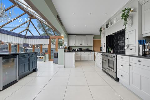 5 bedroom detached house for sale, Church Road, Ramsden Bellhouse, Billericay
