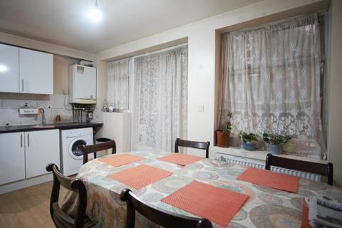 5 bedroom semi-detached house to rent, Rosslyn Crescent, HA12SA