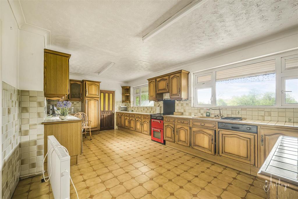 Kitchen/Breakfast Room