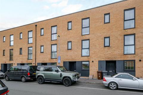 3 bedroom terraced house for sale, Ellis Avenue, Dagenham RM8