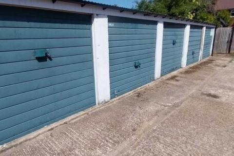 Garage to rent, Andrewartha Road, Farnborough GU14