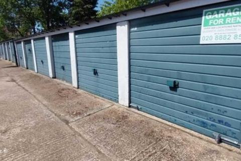 Garage to rent, Andrewartha Road, Farnborough GU14