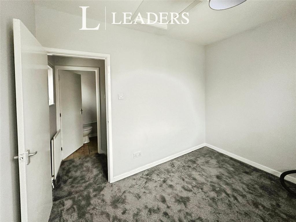 Master Bedroom (2)