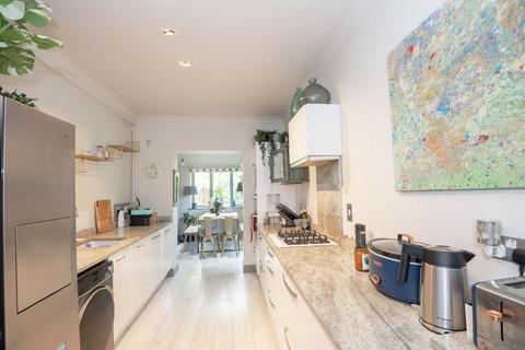 undefined, Queen Elizabeth Walk, Barnes, London