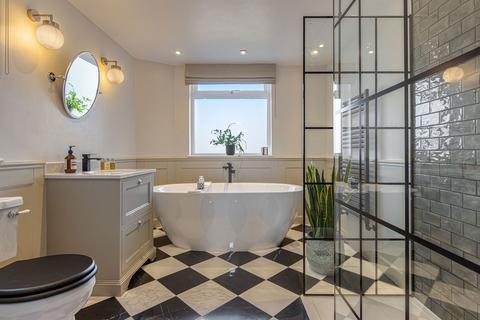 3 bedroom flat for sale, Harwood Road, London SW6