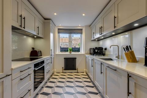 3 bedroom flat for sale, Harwood Road, London SW6
