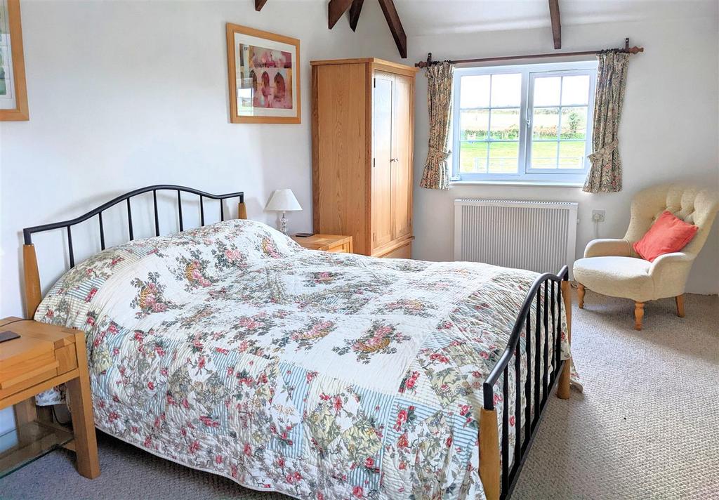 Cottage bedroom - Copy.jpg