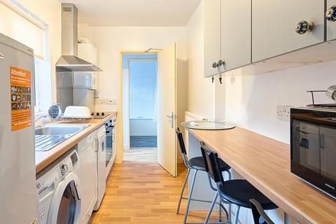2 bedroom house to rent, Warwick Street, Nottingham NG7