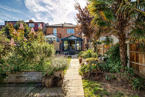 4 bedroom semi-detached house for sale, Dukes Avenue, New Malden KT3