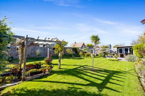 2 bedroom detached bungalow for sale, Penlands Rise, Steyning BN44