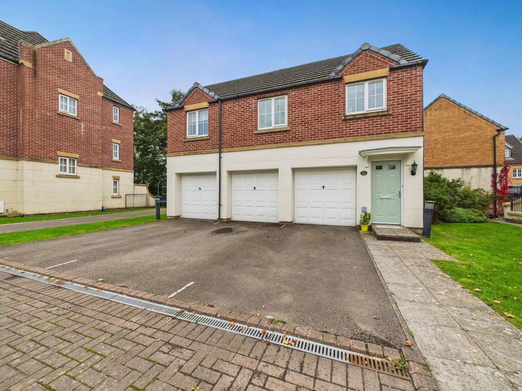 Driveway &amp; Front Entrance