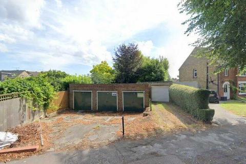 Garage to rent, Marion Crescent, Maidstone ME15