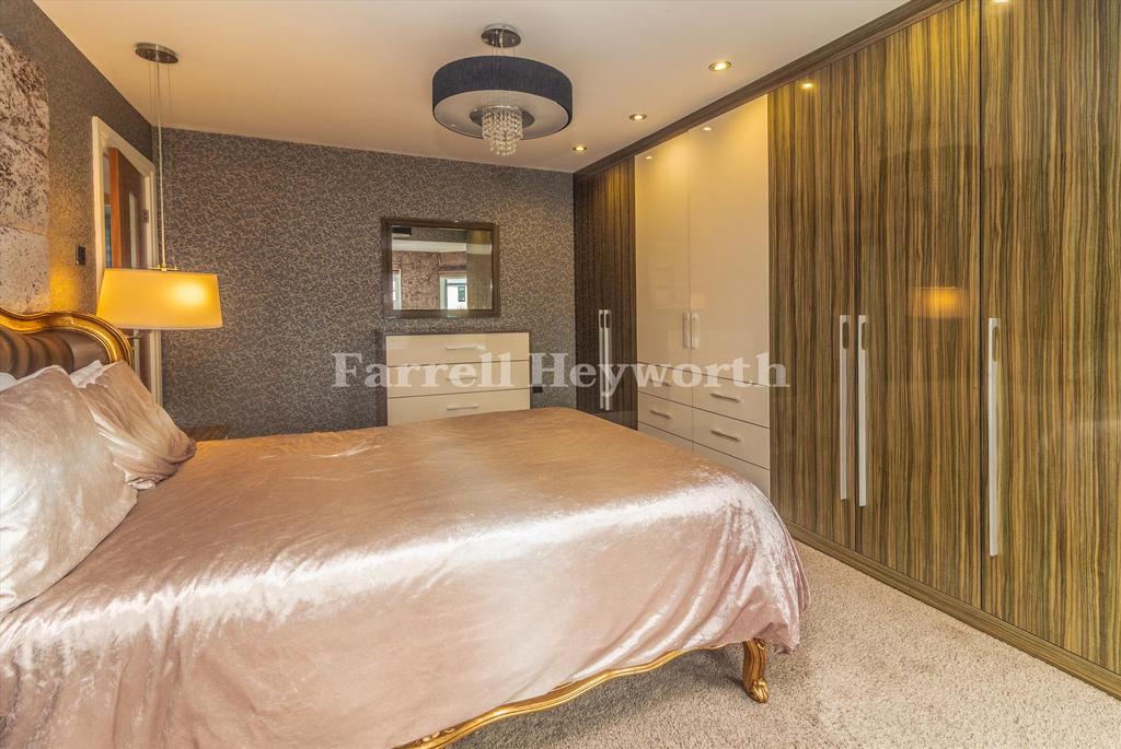 Bedroom 1 image 2