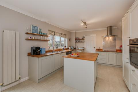 4 bedroom detached house for sale, West Mersea, CO5