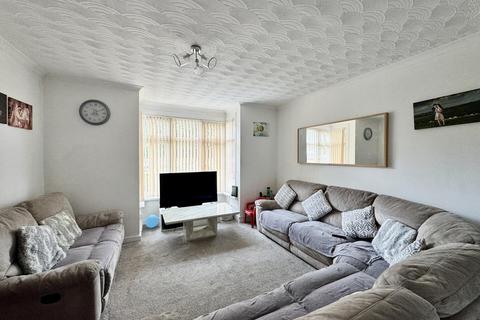 4 bedroom end of terrace house for sale, Ampthill Road, Bedford MK42