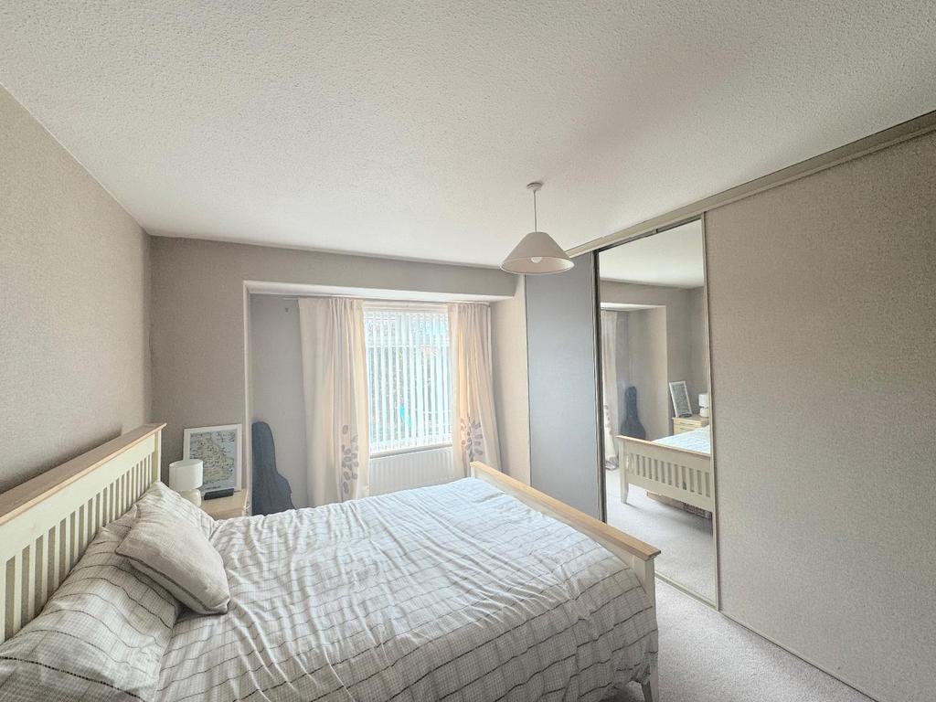 Bedroom ( rear)