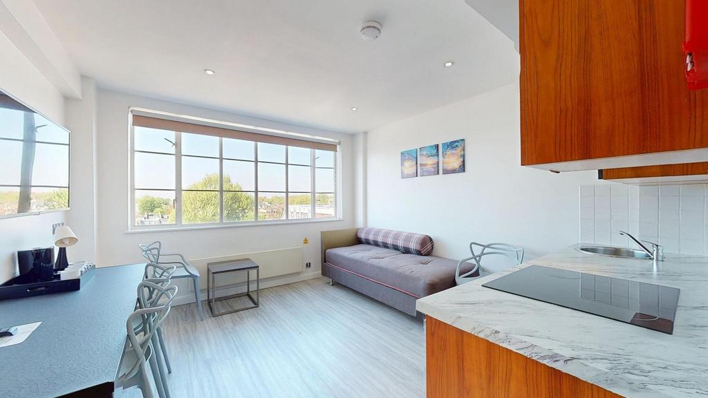 206 Brompton Rd Old Brompton Road 2 bed flat - £4,603 pcm (£1,062 pw)