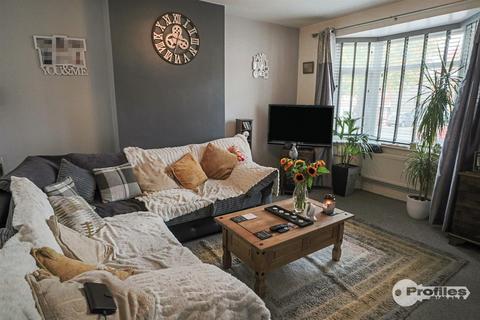 4 bedroom terraced house for sale, Tudor Road, Hinckley