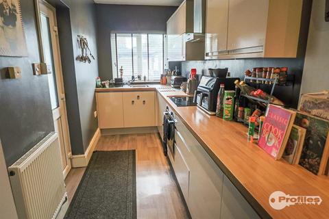 4 bedroom terraced house for sale, Tudor Road, Hinckley