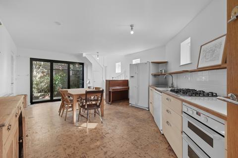 undefined, London E1W
