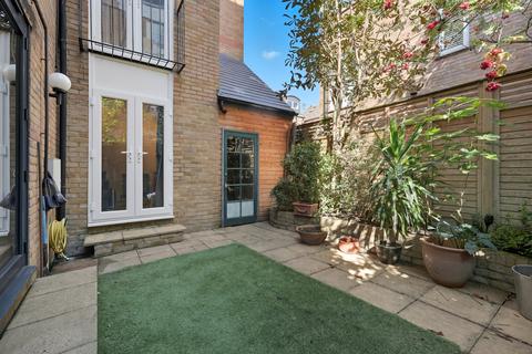 4 bedroom end of terrace house for sale, London E1W