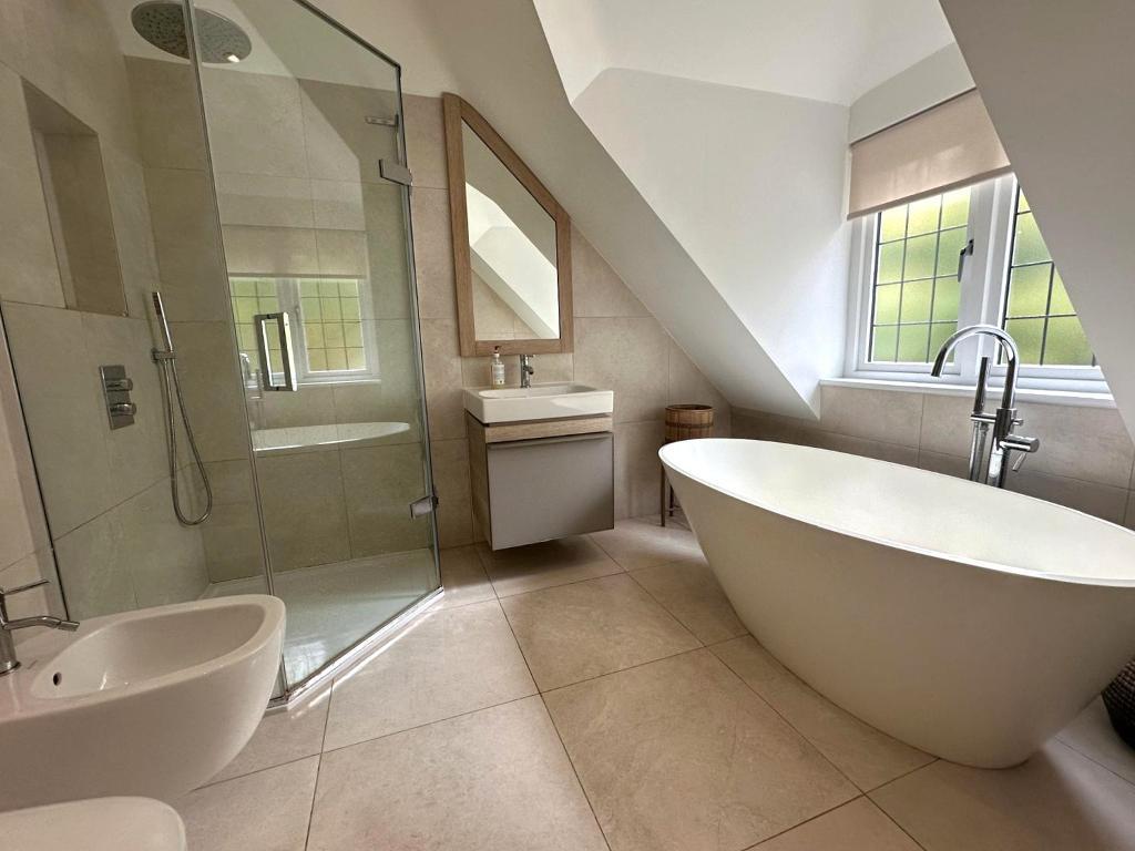 Principal bedroom ensuite