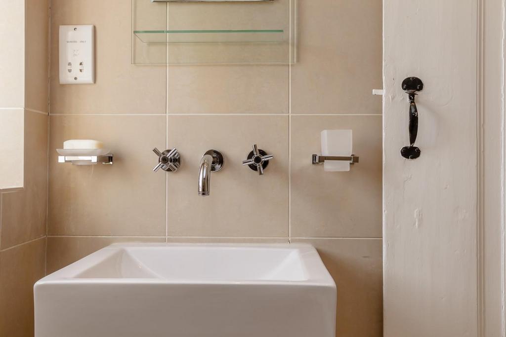 BATHROOM DETAIL.jpg