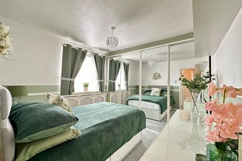 undefined, Larch Close, Basildon SS15