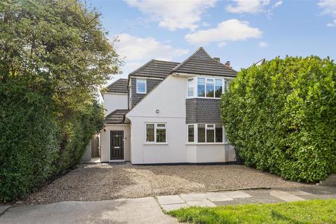 Hollington Crescent, Motspur Park, New Malden, KT3