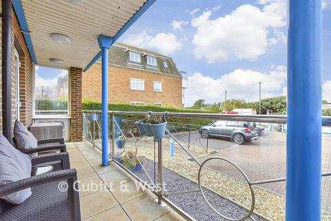 2 bedroom ground floor flat for sale, Lakeview, Rustington BN16