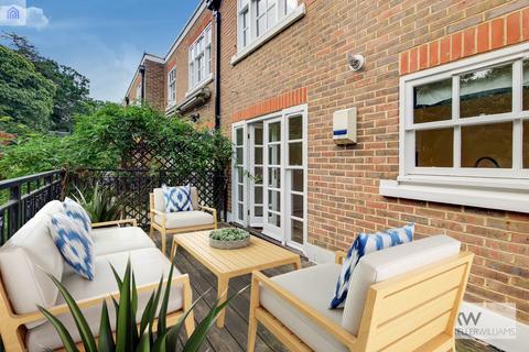 4 bedroom terraced house to rent, Grosvenor Place Vale Road, Weybridge, KT13