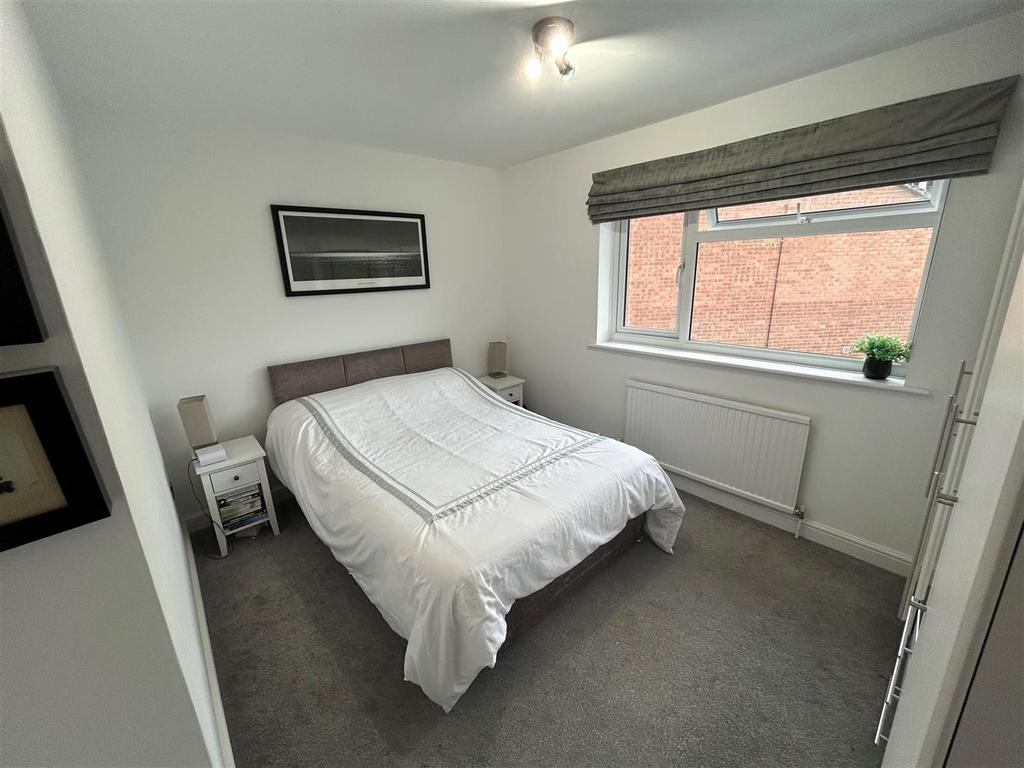 Bedroom 1.jpg