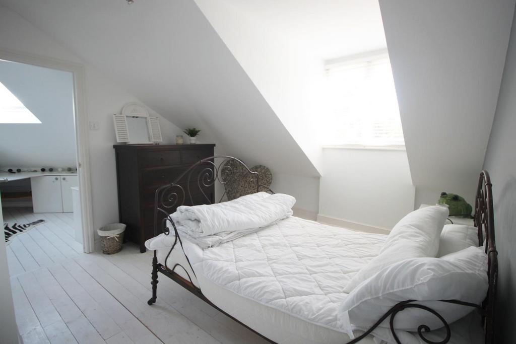 Bed 3.JPG