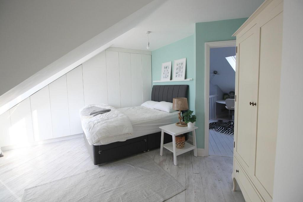Bed 1.JPG