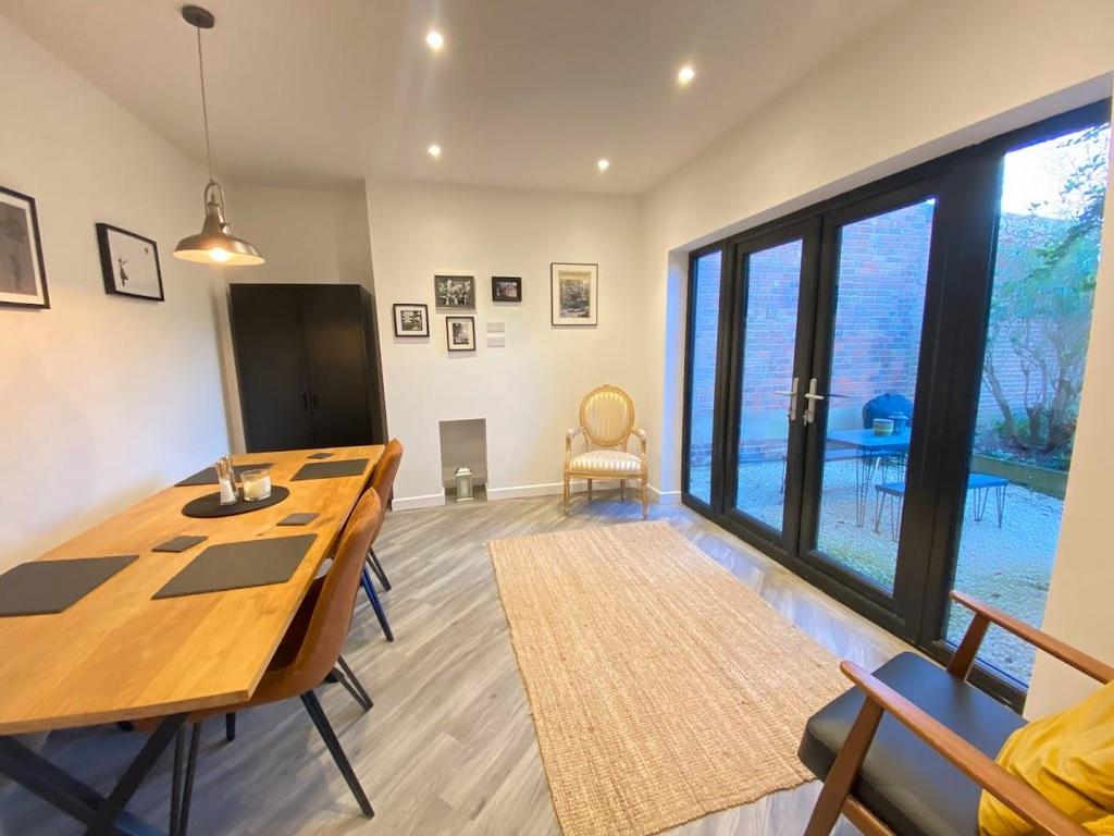 Living dining area