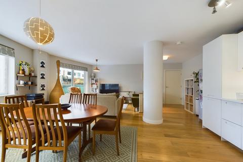 2 bedroom flat for sale, Steedman Street, London, SE17