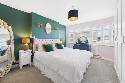 35 Highgrove Way, Ruislip, HA4 8EA
