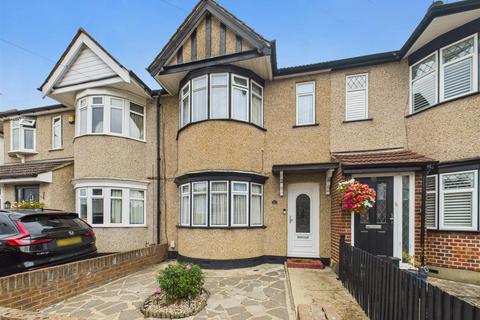 11 Selby Chase, Ruislip, HA4 9AX