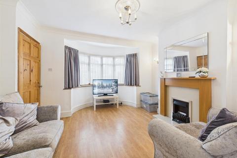 11 Selby Chase, Ruislip, HA4 9AX