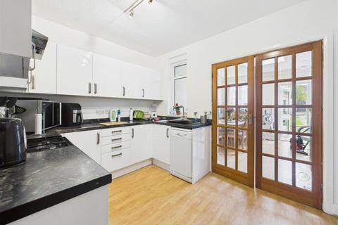 11 Selby Chase, Ruislip, HA4 9AX